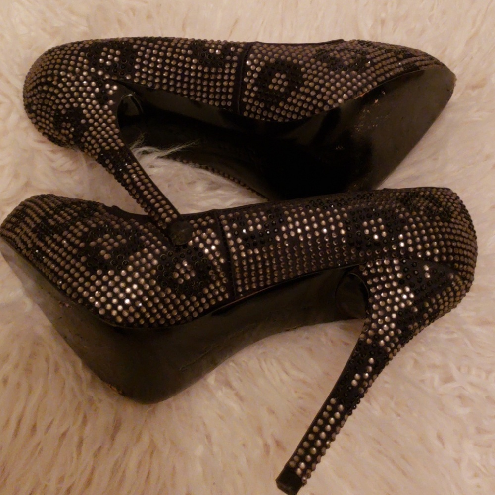 Shoes - Picture 3 of 6